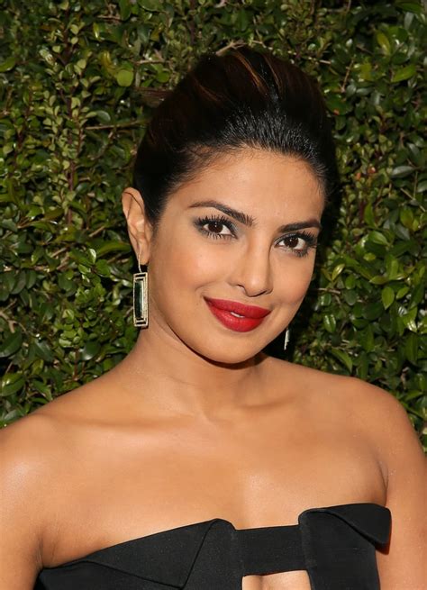 sexy video priyanka chopra ka|Priyanka Chopra shows off her sexy curves in mustard monokini,。